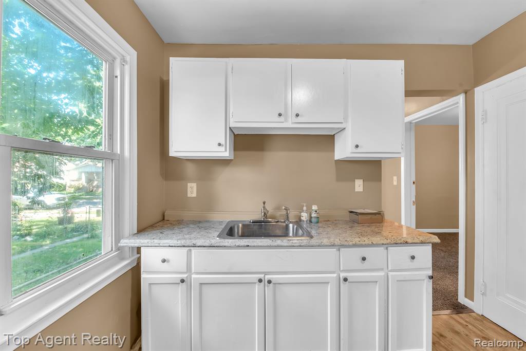 70 Hill Street River Rouge, MI 48218 - Photo 13 of 33