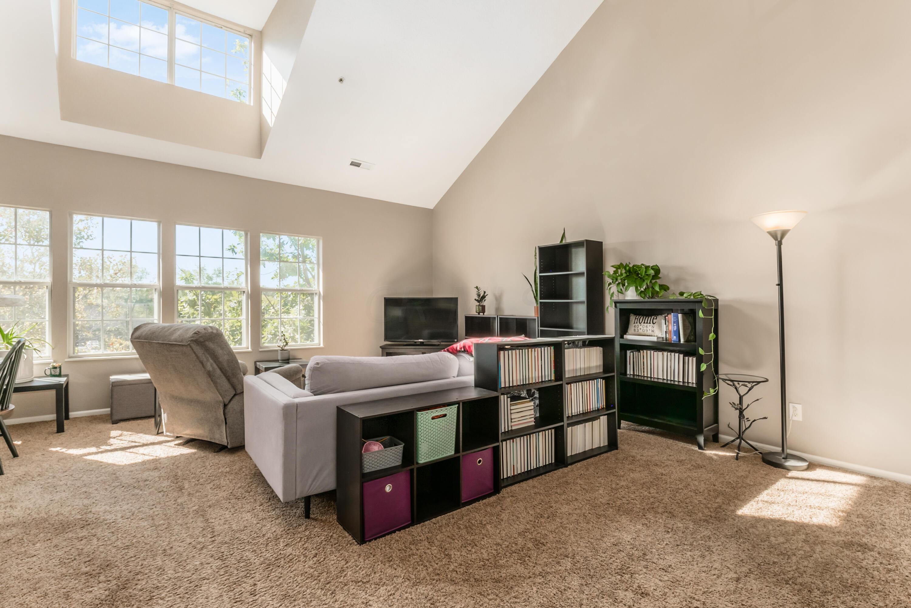 6142 Inishmore Lane Dublin, OH 43017 - Photo 6 of 22 Great Room 6142 Inishmore Ln