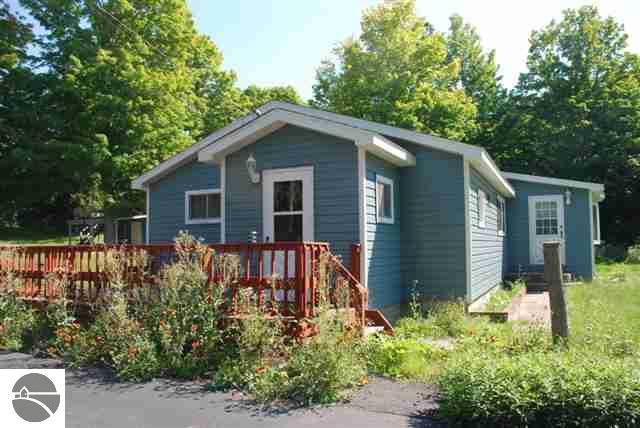 1805 North Marshall Road Beulah, MI 49617 - Photo 3 of 23 1739312-2.JPG