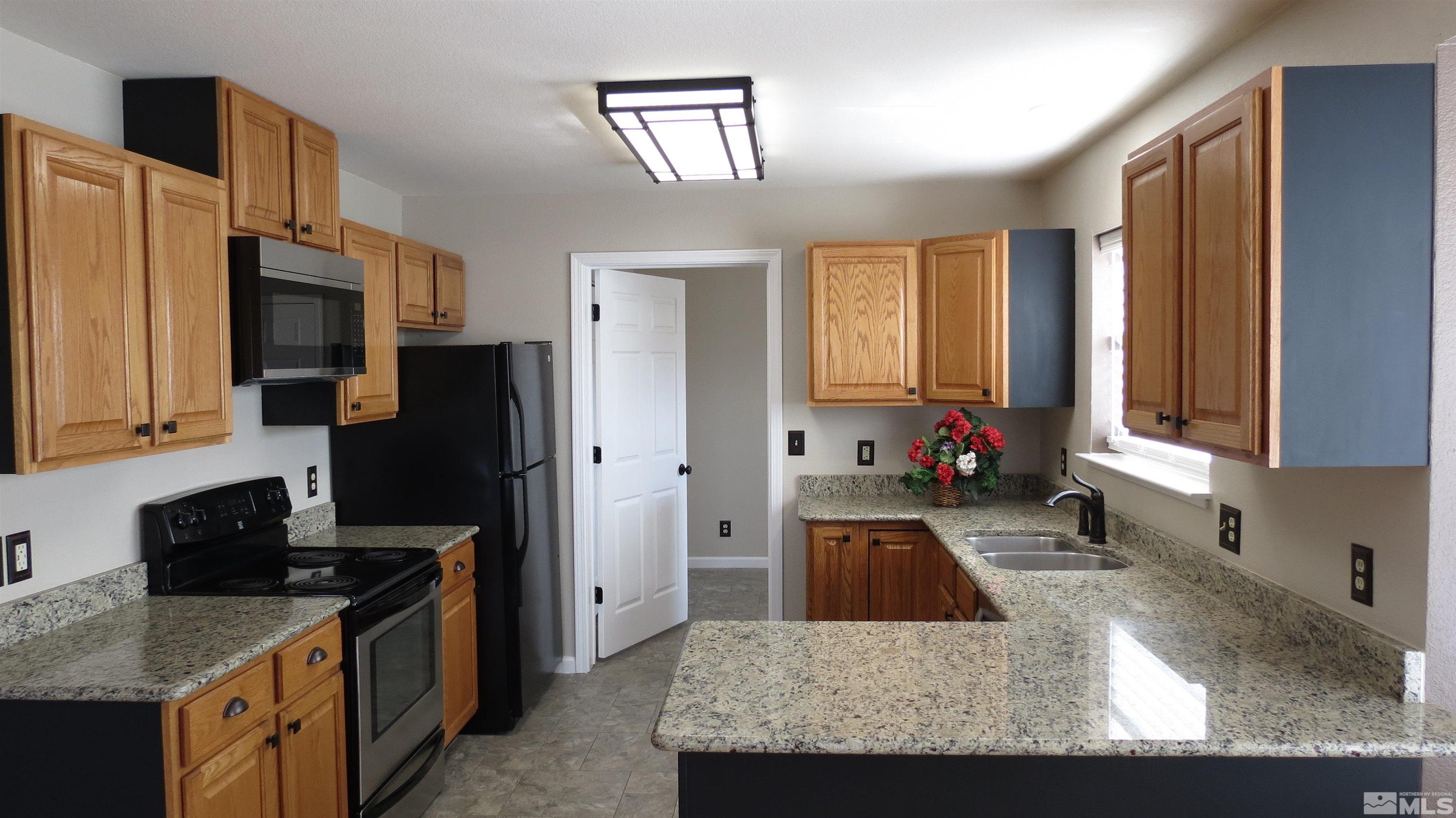 1075 Ron Way Reno, NV 89521 - Photo 6 of 35 Photo 6