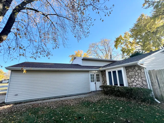 $2,950 | 248 Waverly Drive, Elgin, IL 60120
