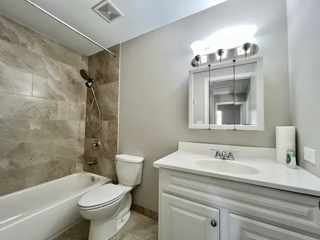 $2,950 | 248 Waverly Drive, Elgin, IL 60120