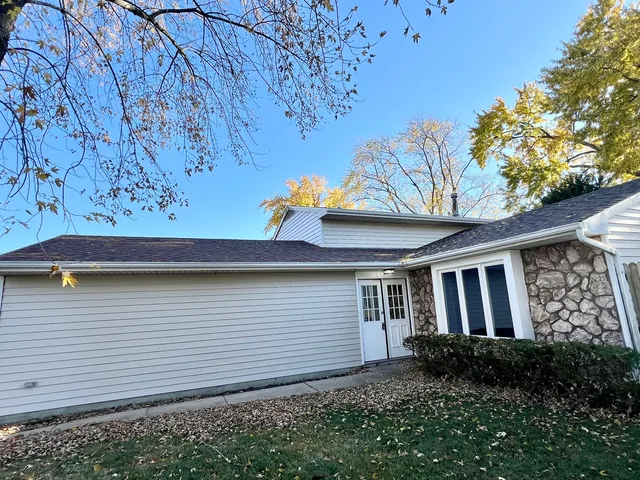 $2,950 | 248 Waverly Drive, Elgin, IL 60120