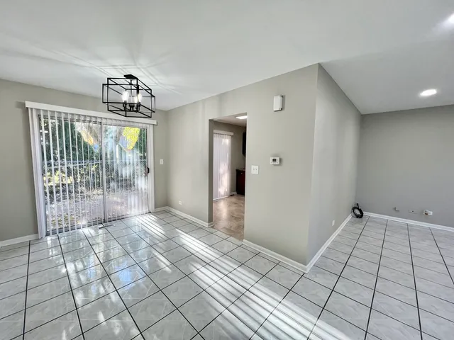 $2,950 | 248 Waverly Drive, Elgin, IL 60120