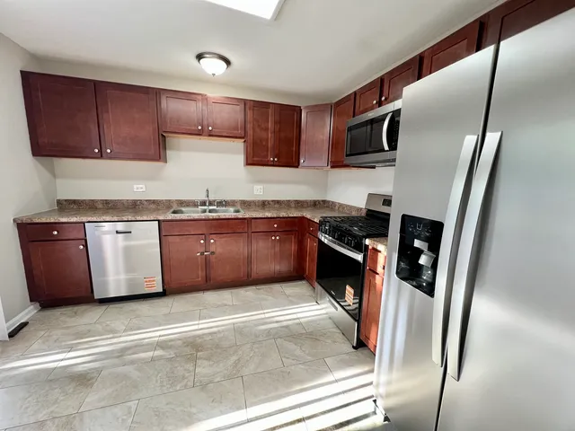 $2,950 | 248 Waverly Drive, Elgin, IL 60120