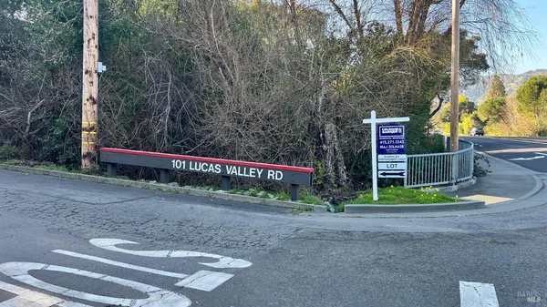 a sign that is on the side of the road