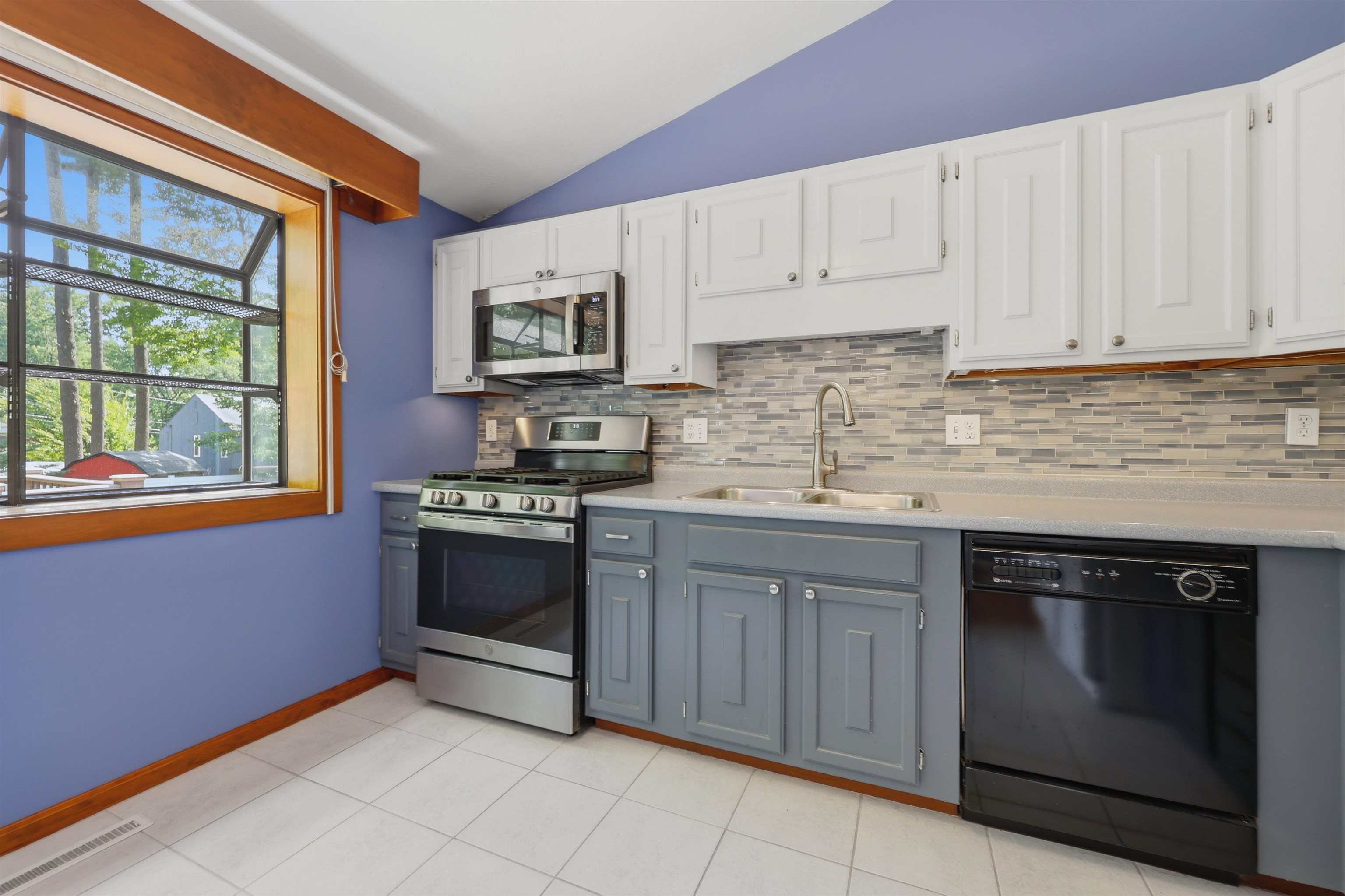 14 Cypress Road Milford, NH 03055 - Photo 13 of 41
