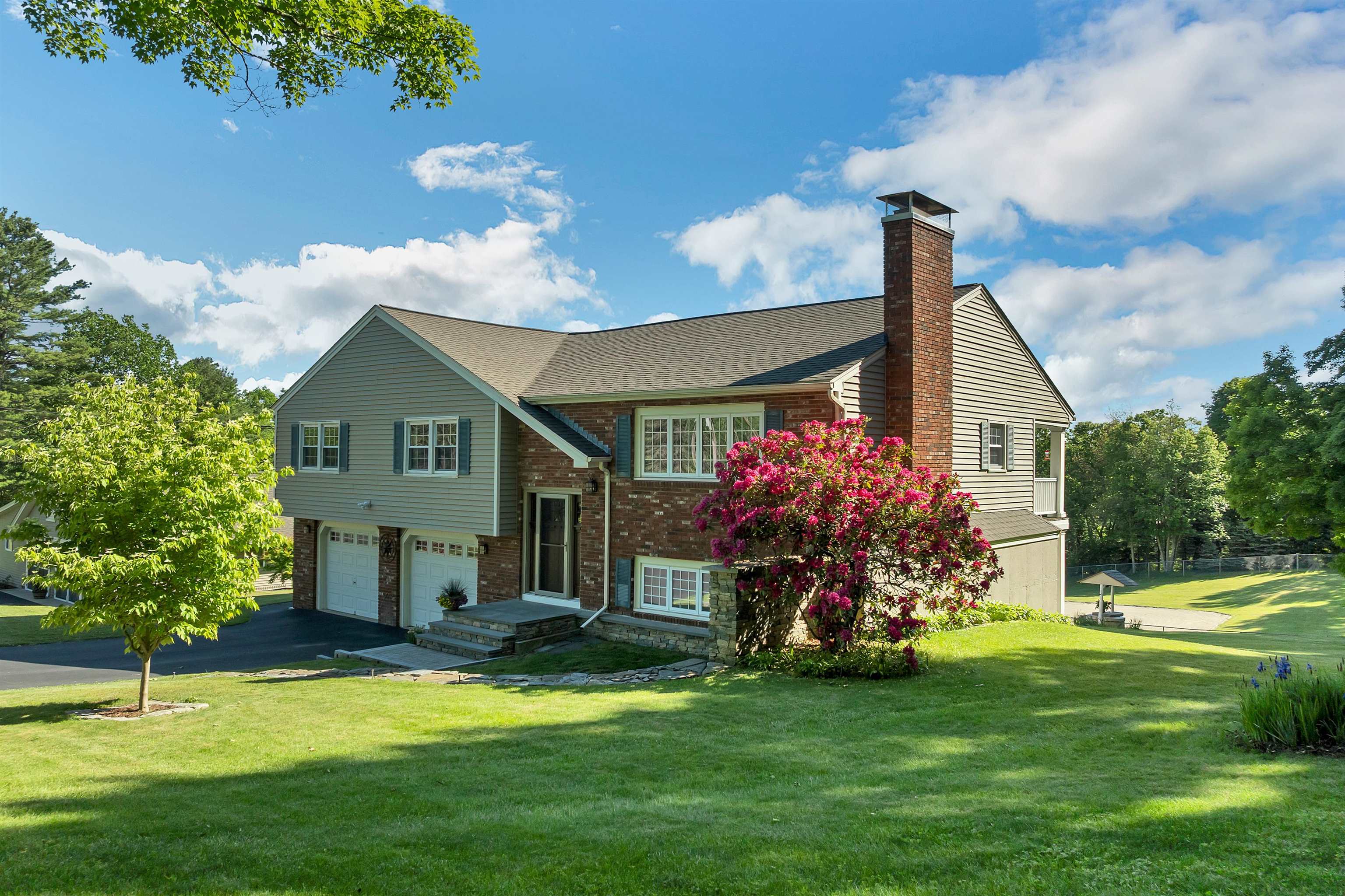 107 Kendall Pond Road Windham, NH 03087 - Photo 2 of 55