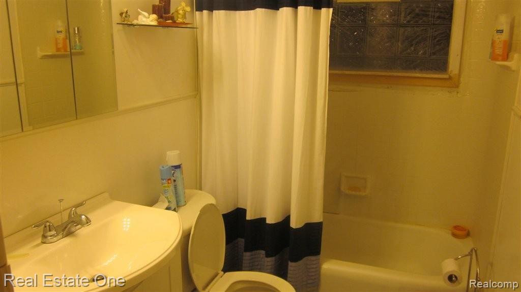 20561 Rutherford Street Detroit, MI 48235 - Photo 11 of 19 bathroom2.JPG
