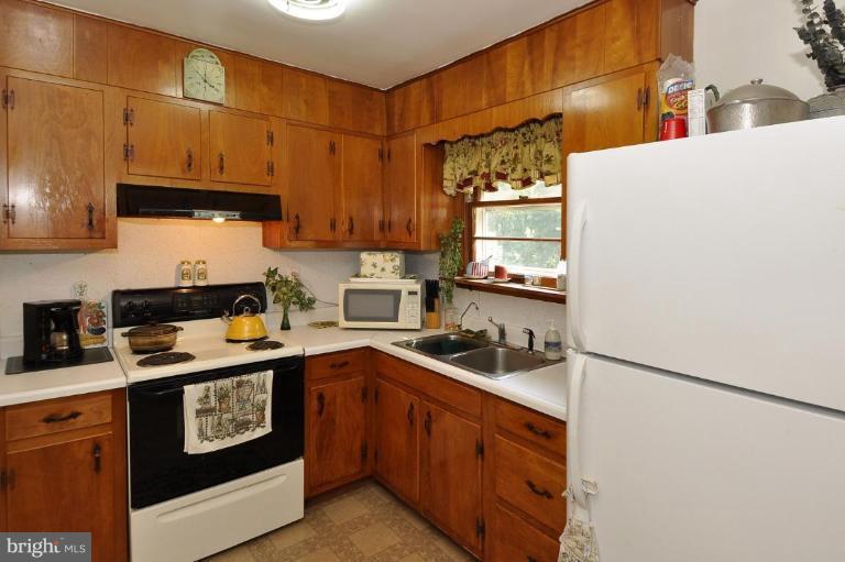 4915 Old Swimming Pool Road Frederick, MD 21703 - Photo 8 of 15 Kitchen