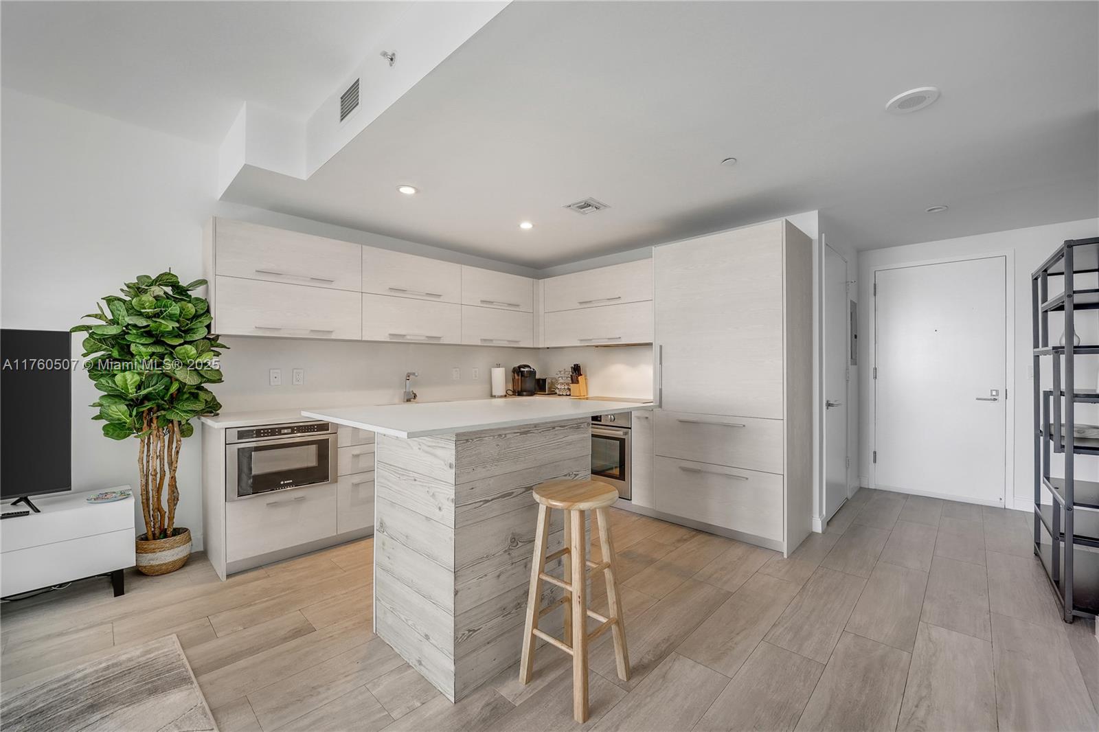 45 Southwest 9th Street, Unit 3702 Miami, FL 33130 - Photo 4 of 18 Gallery Image 4