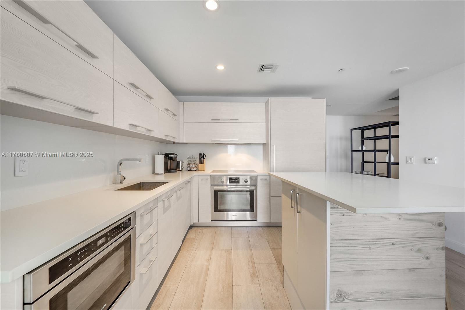 45 Southwest 9th Street, Unit 3702 Miami, FL 33130 - Photo 5 of 18 Gallery Image 5