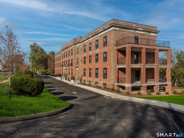 $1,700 | 170 Ridge Road, Unit 407, Wethersfield, CT 06109