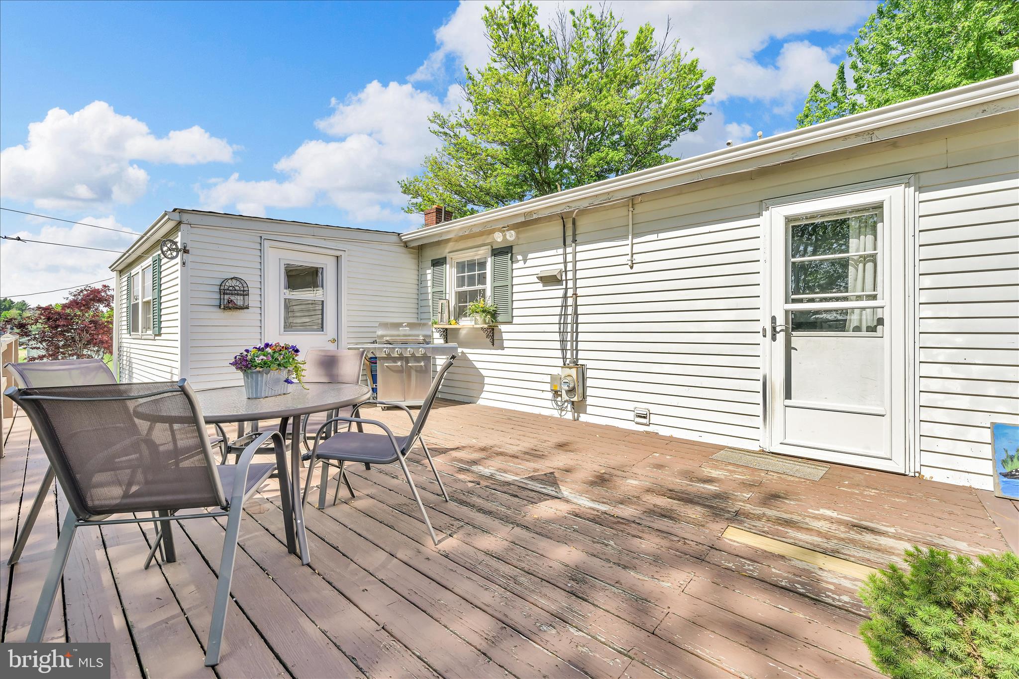 492 Union Road Lebanon, PA 17046 - Photo 41 of 51 Back patio