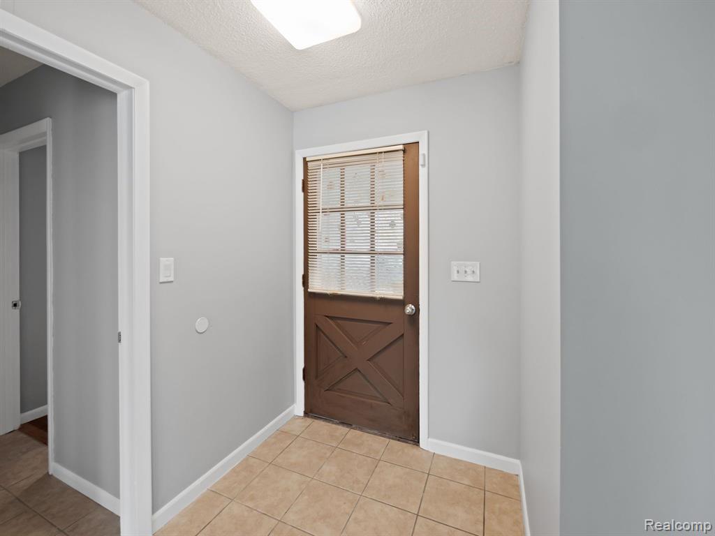 46733 Shelby Road Utica, MI 48317 - Photo 3 of 25