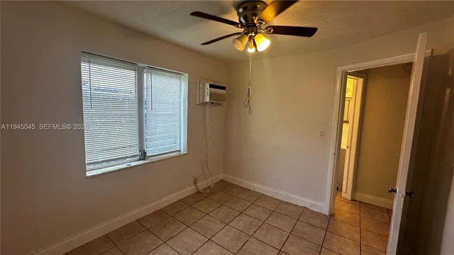 $1,400 | 732 Moffett Street, Unit 3, Hallandale Beach, FL 33009