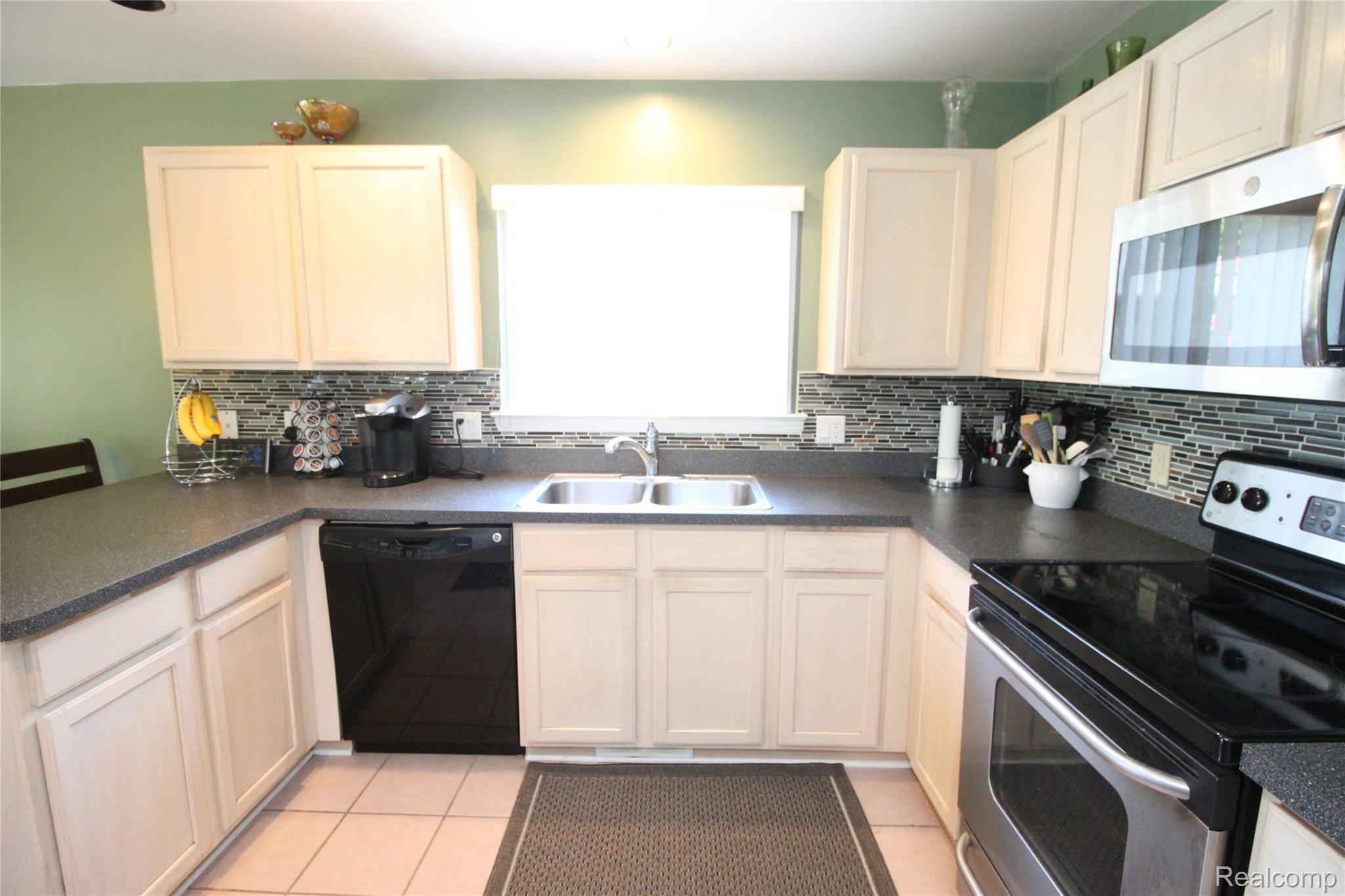 34403 Gillies New Baltimore, MI 48047 - Photo 25 of 59 IMG_5655.JPG