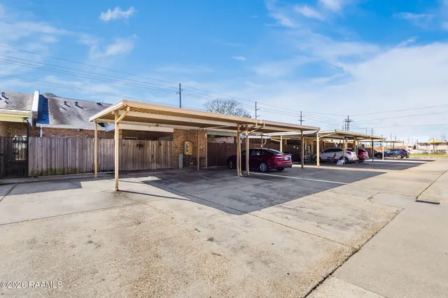 $128,000 | 215 East Branche Street, Rayne, LA 70578