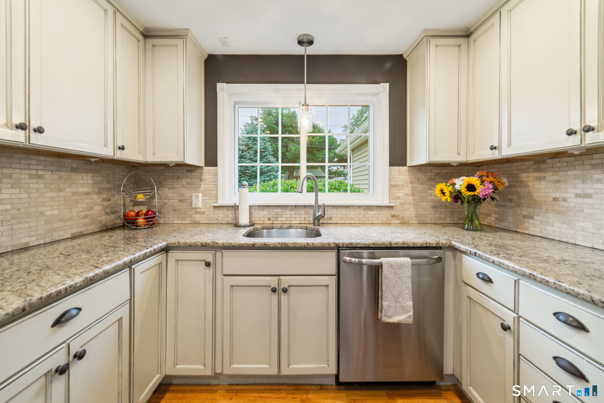 76 Bryan Hill Road Milford, CT 06460 - Photo 10 of 37