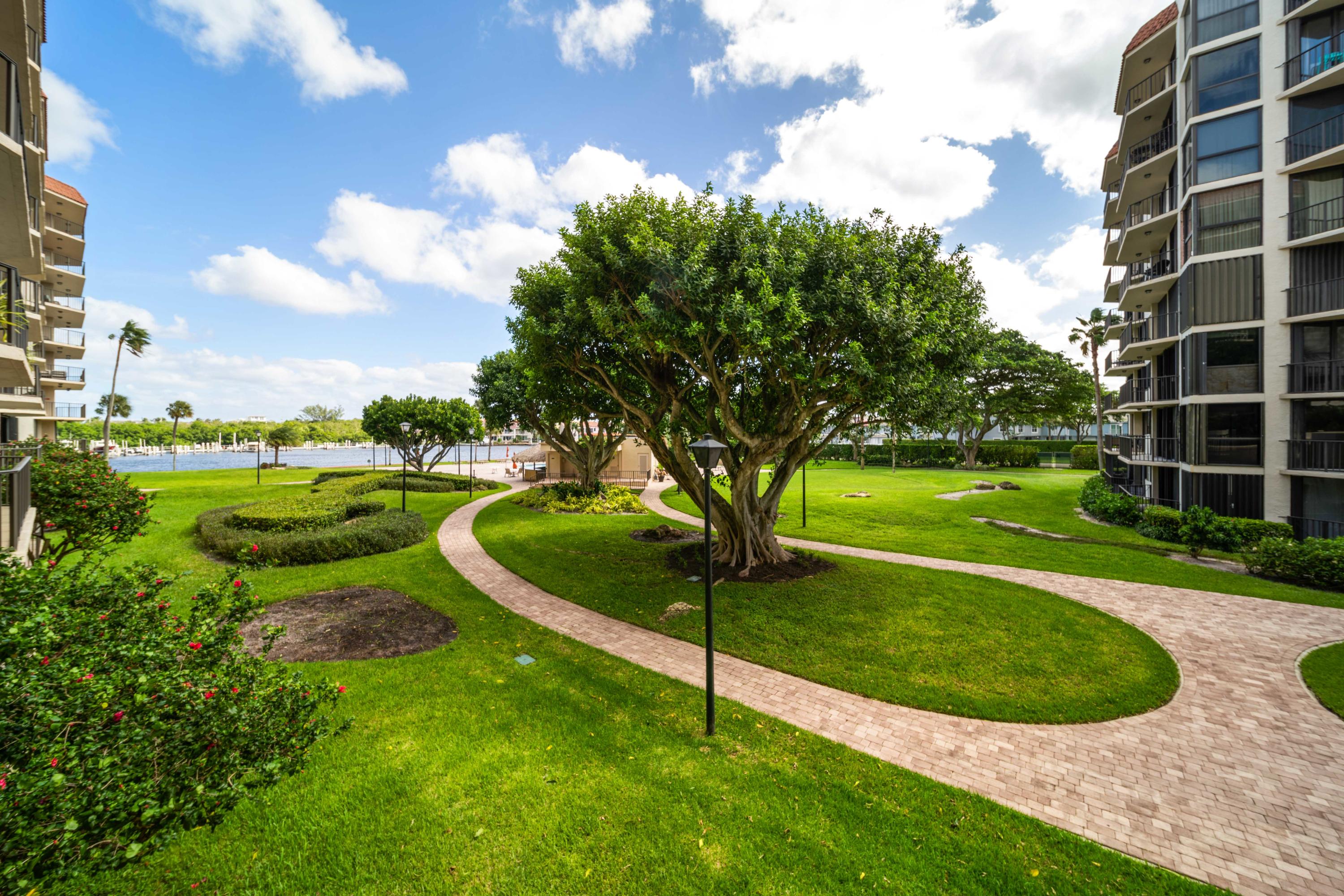 899 Jeffery Street, Unit 205 Boca Raton, FL 33487 - Photo 12 of 35 FXX_7697