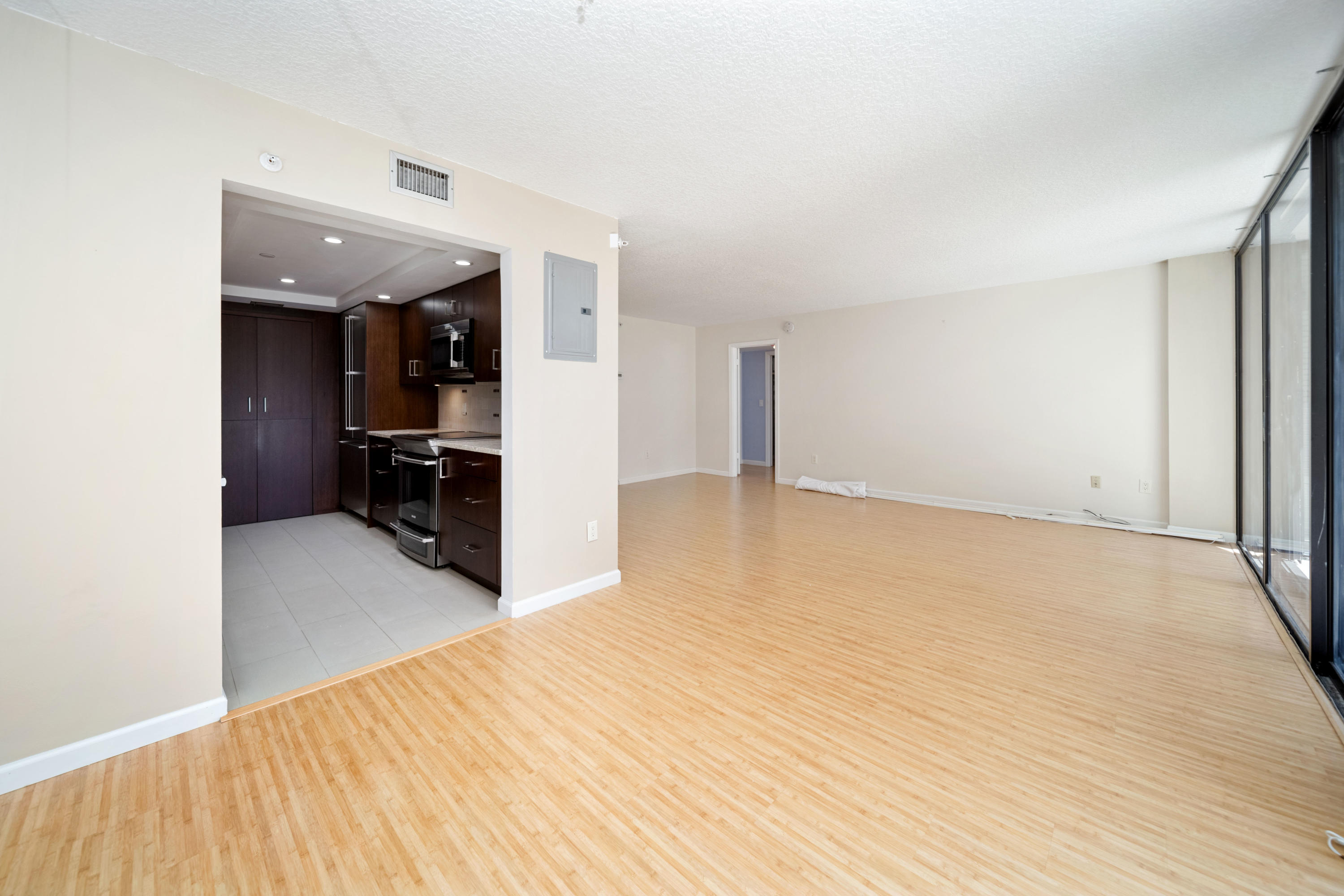 899 Jeffery Street, Unit 205 Boca Raton, FL 33487 - Photo 5 of 35 FXX_7640