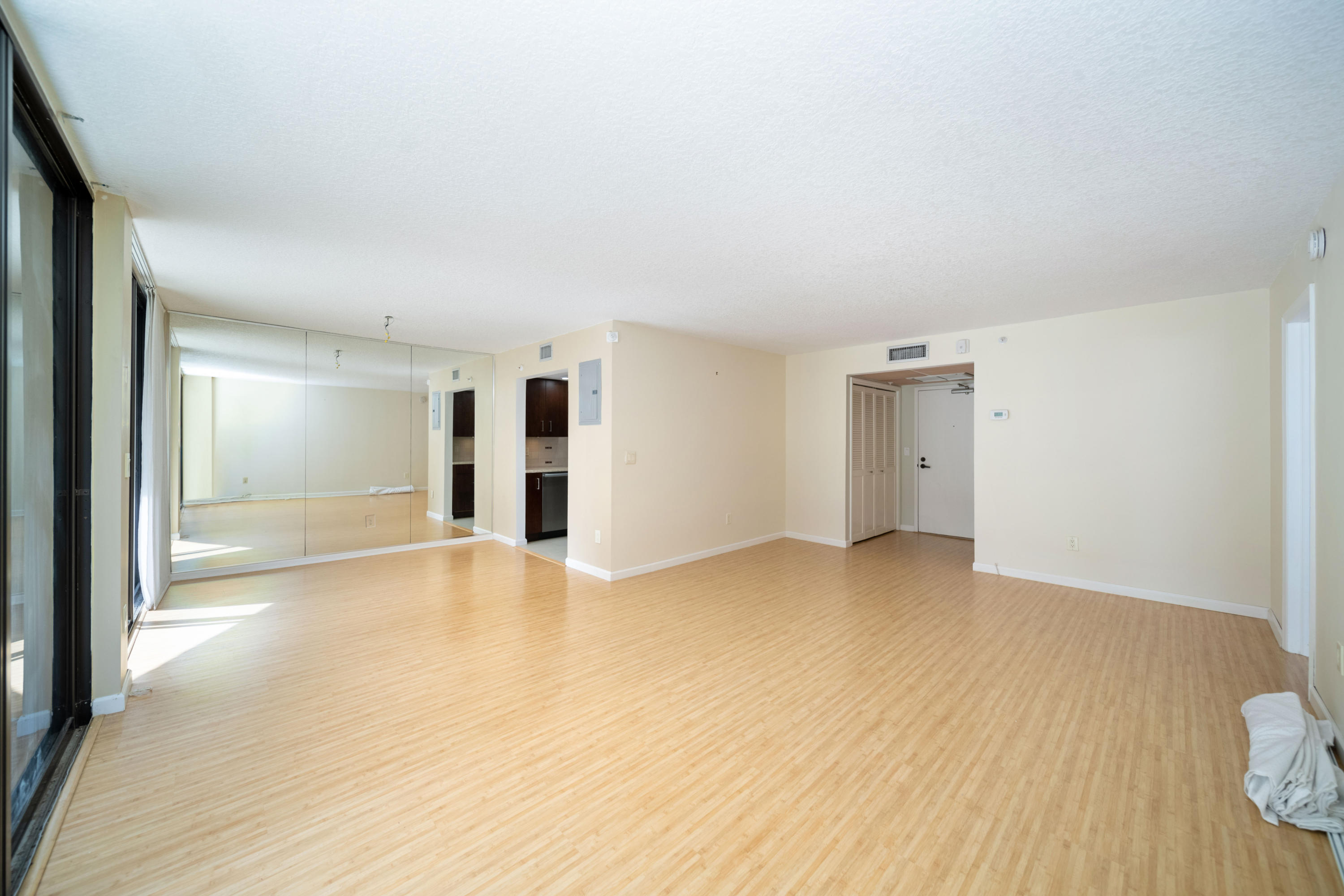 899 Jeffery Street, Unit 205 Boca Raton, FL 33487 - Photo 6 of 35 FXX_7646