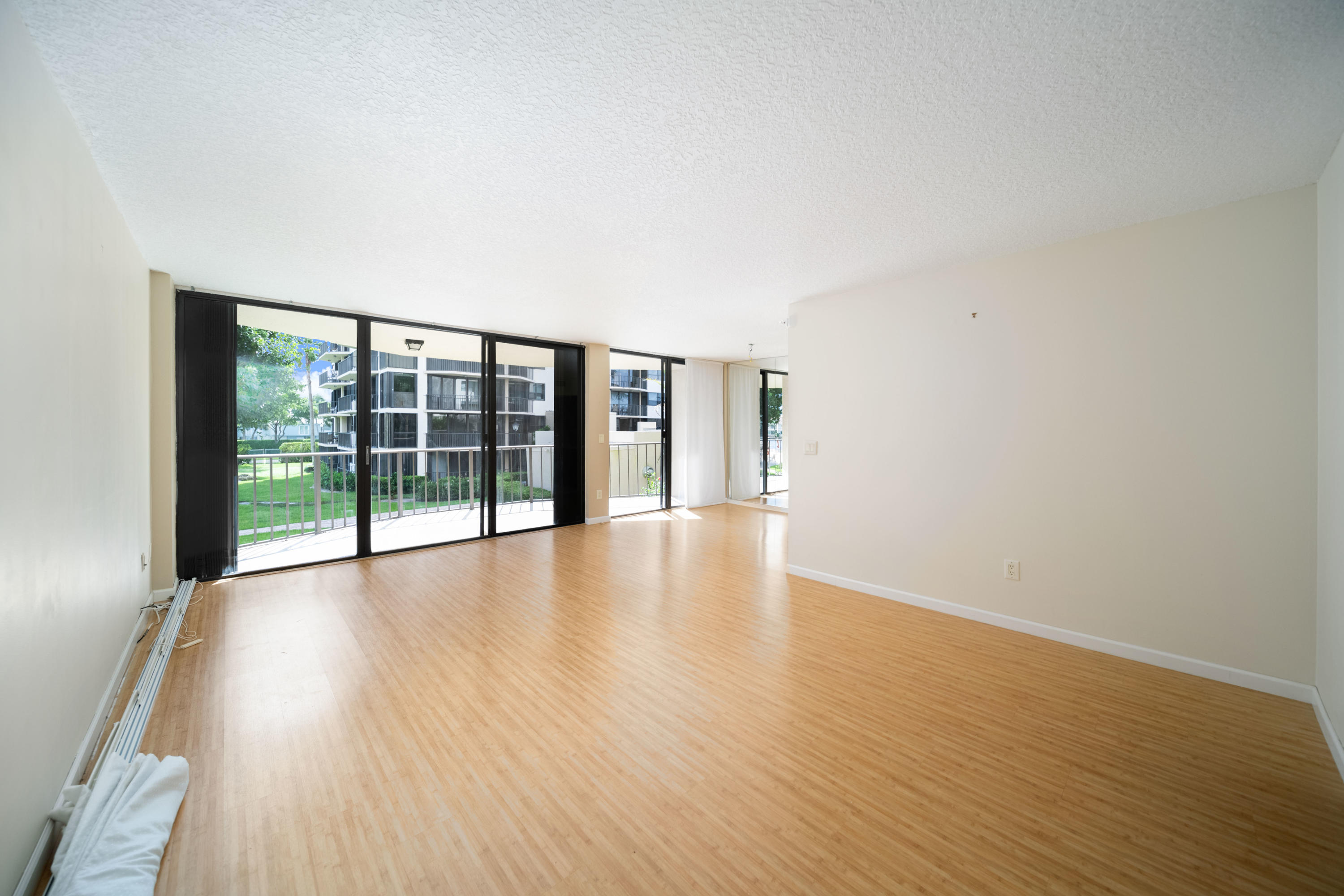 899 Jeffery Street, Unit 205 Boca Raton, FL 33487 - Photo 7 of 35 FXX_7649