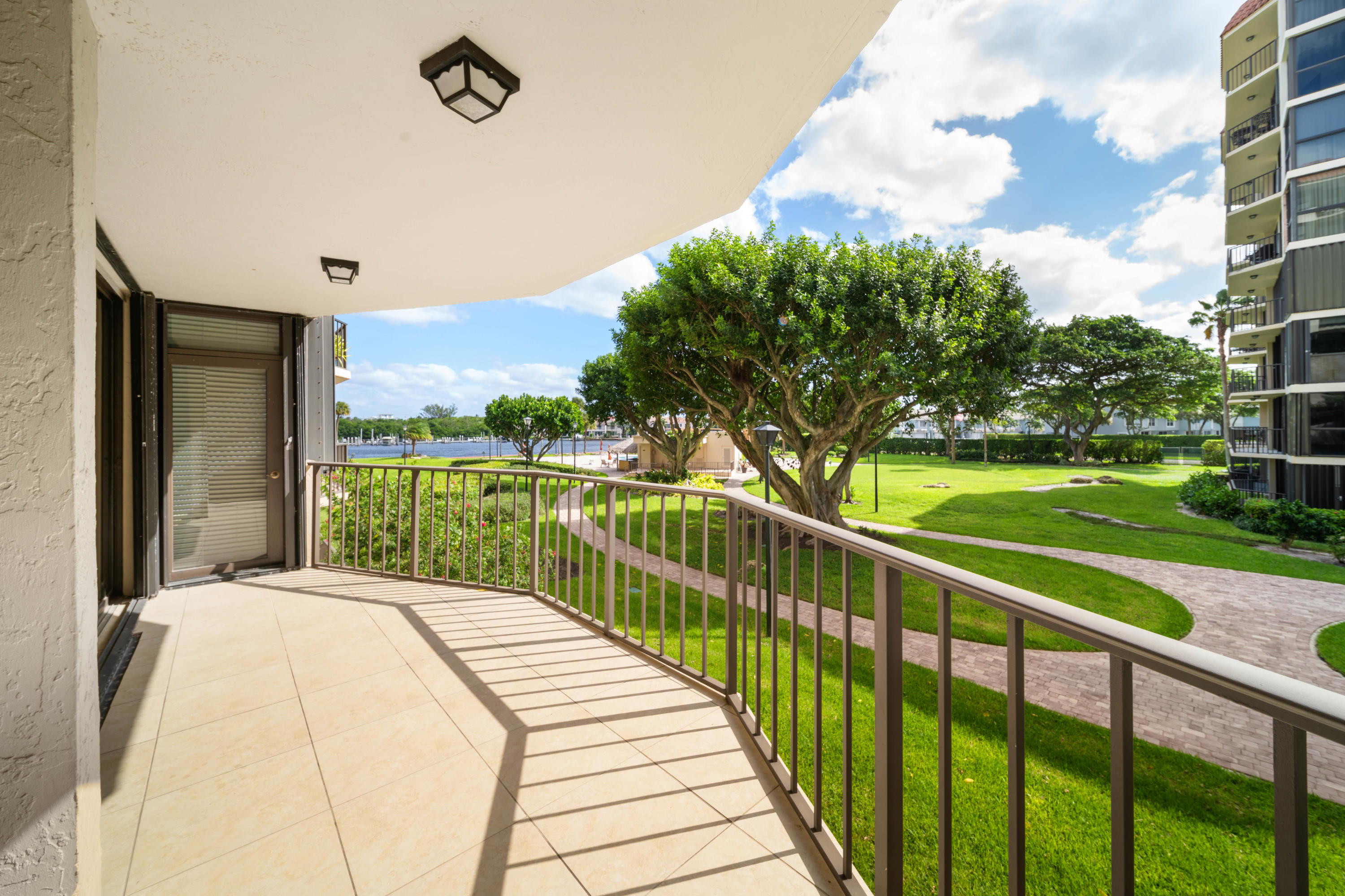 899 Jeffery Street, Unit 205 Boca Raton, FL 33487 - Photo 9 of 35 FXX_7682