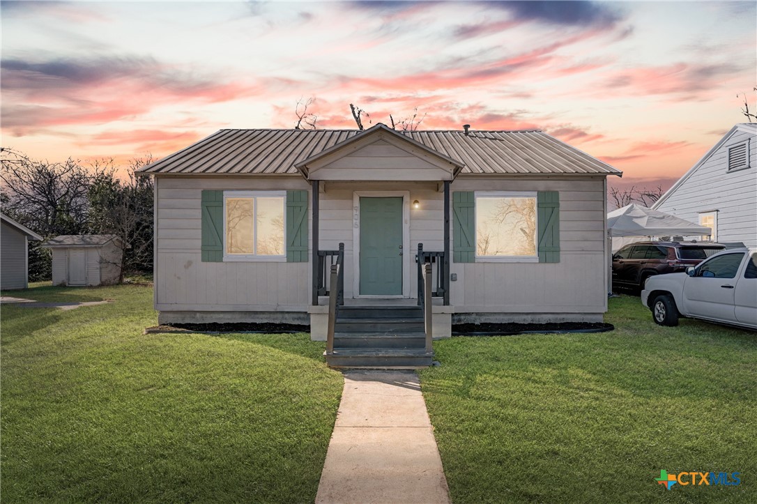 906 South 2nd Street Temple, TX 76504 - Photo 1 of 41 a front view of a house with a garden
