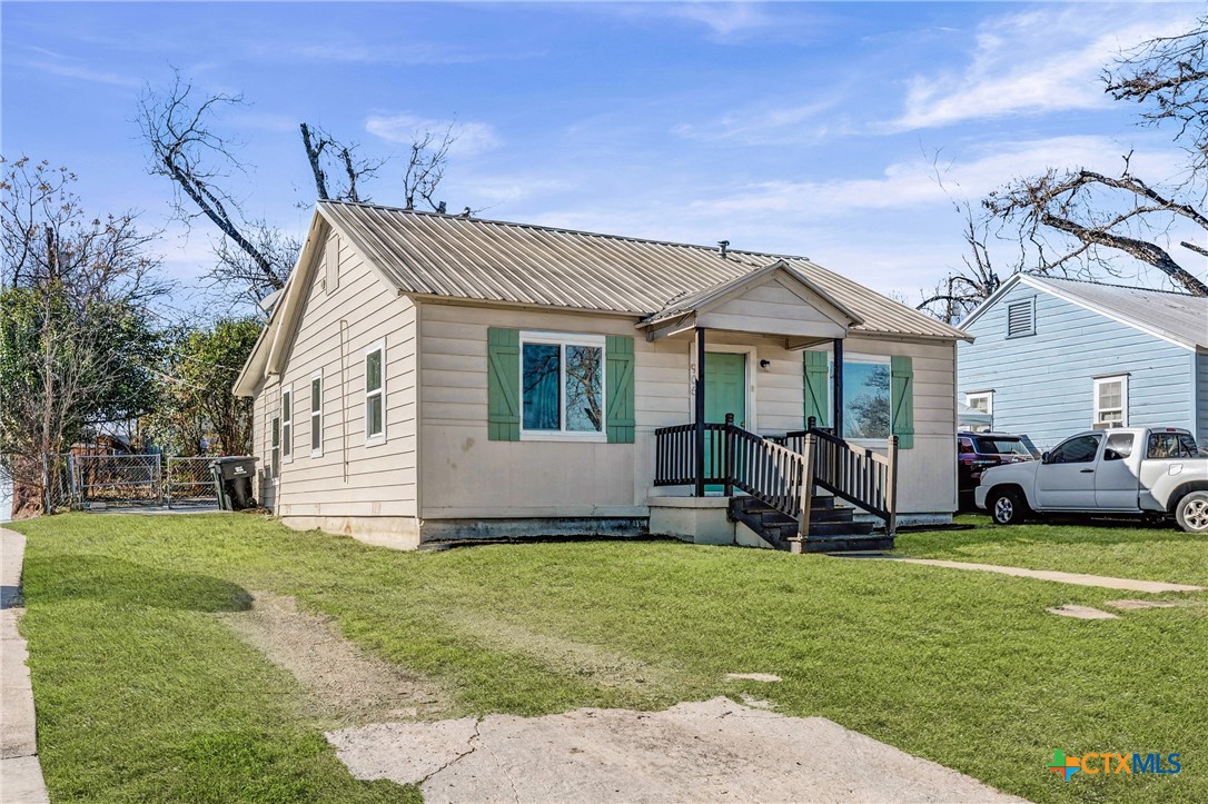 906 South 2nd Street Temple, TX 76504 - Photo 4 of 41 a view of a house with a yard and sitting area