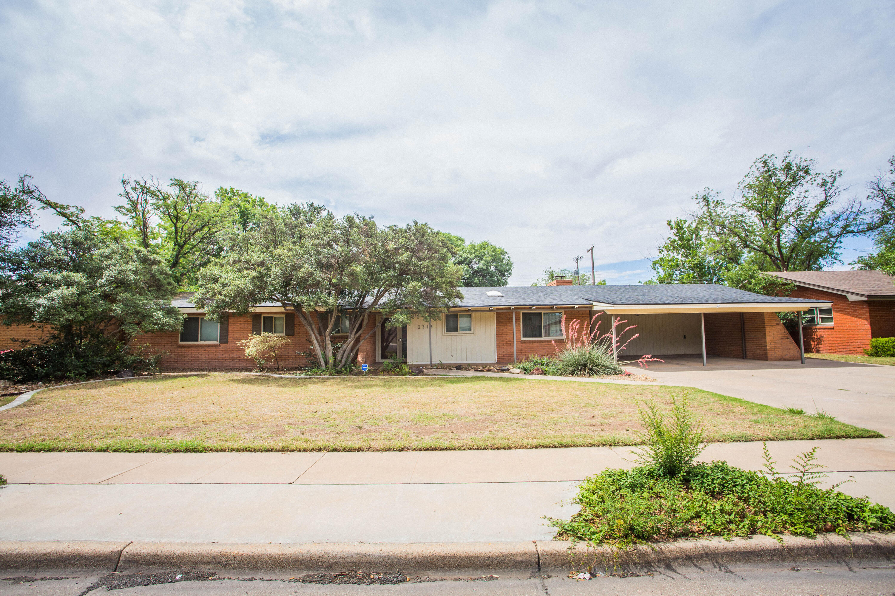2313 58th Street Lubbock, TX 79412 - Photo 2 of 75 5V2A0080