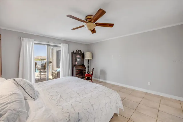 a en suite bathroom with double sink and a mirror