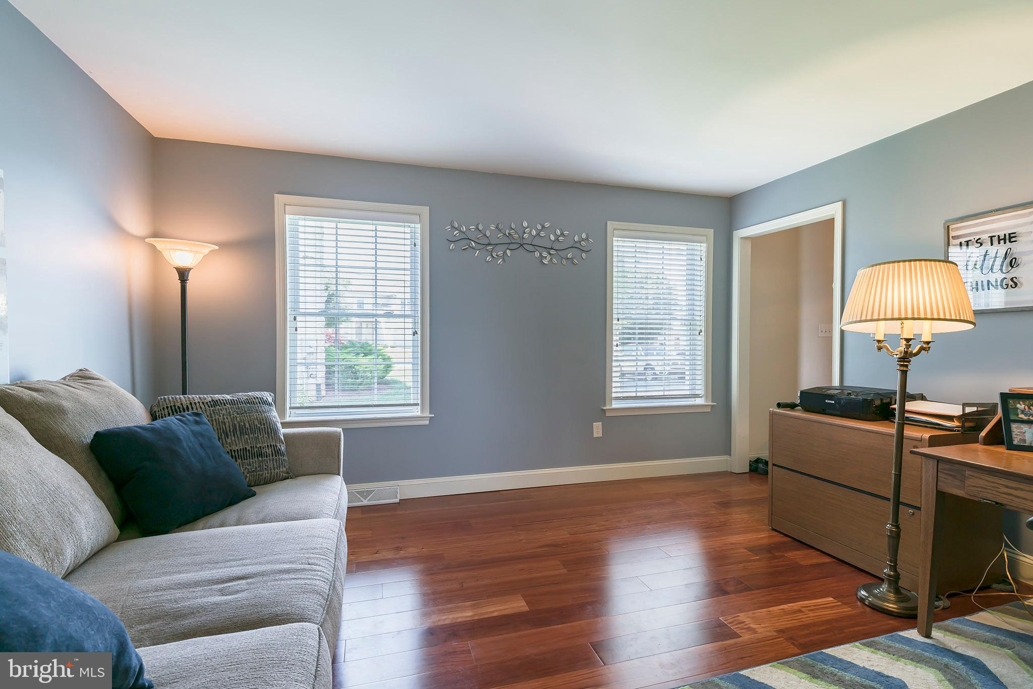 465 Vista Road Columbia, PA 17512 - Photo 7 of 21 Living Room