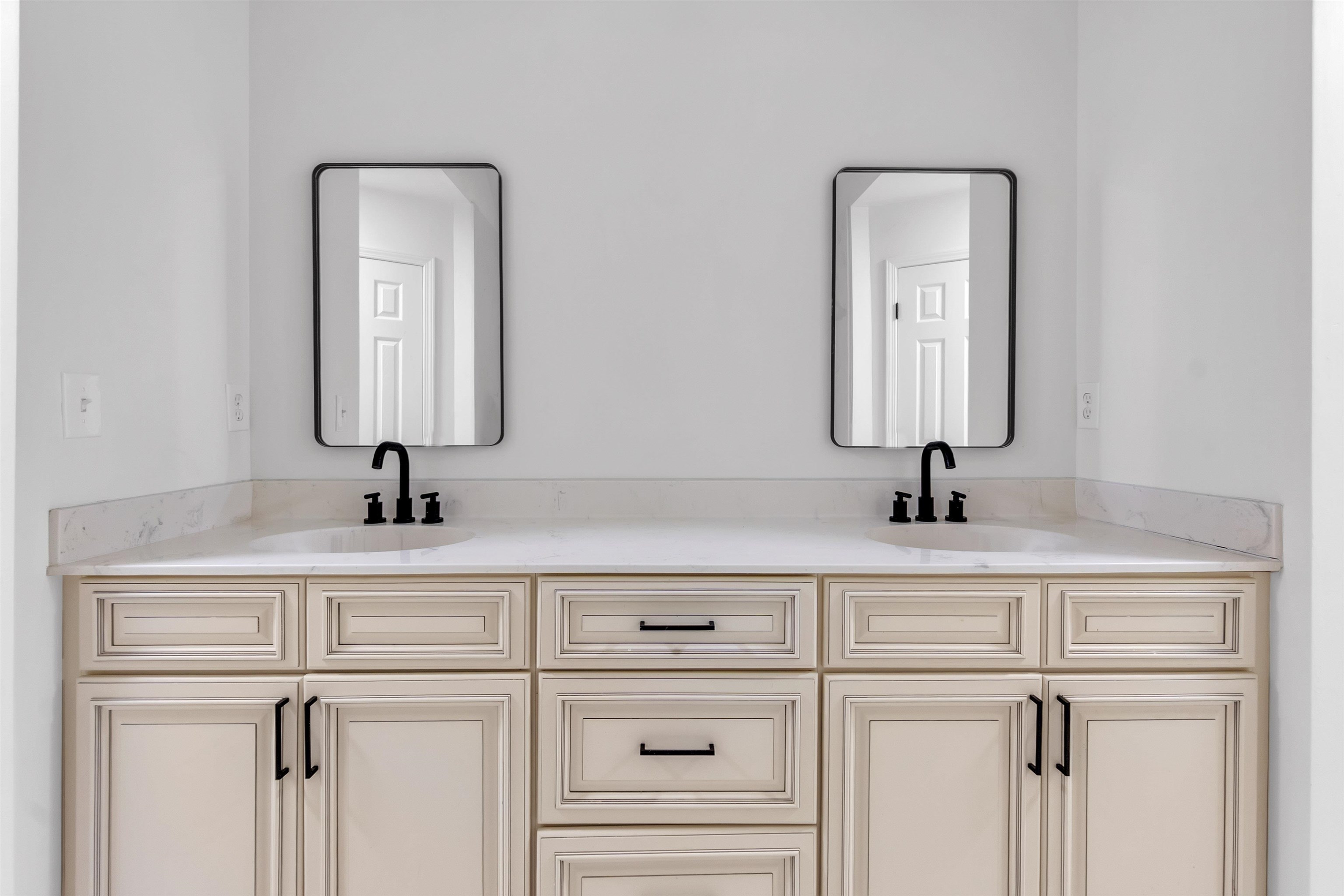 7218 Barnstable Road Memphis, TN 38125 - Photo 13 of 18 Bathroom with double vanity