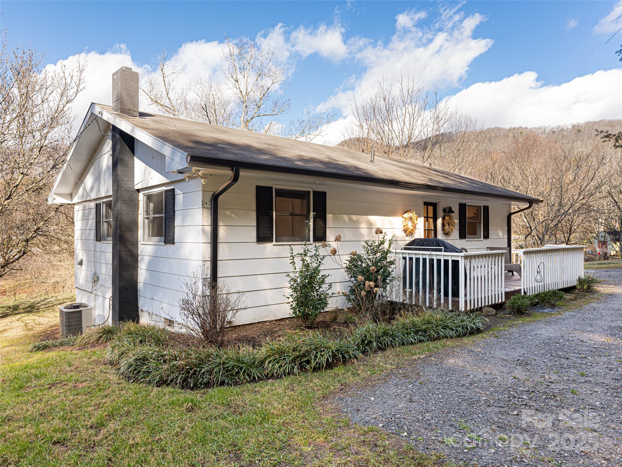125 Old Fort Road Fairview, NC 28730 - Photo 27 of 41 Gallery Image 27