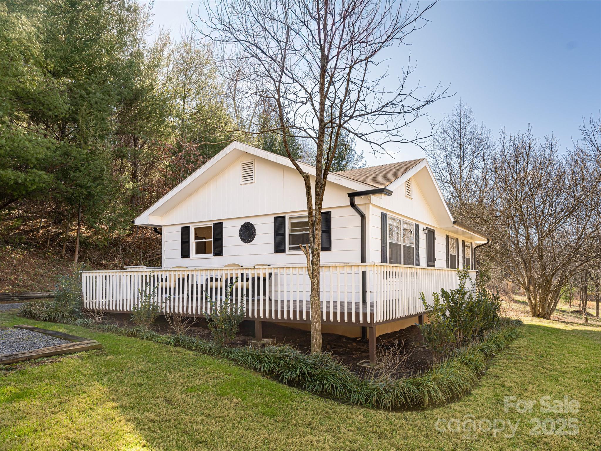 125 Old Fort Road Fairview, NC 28730 - Photo 3 of 41 Gallery Image 3