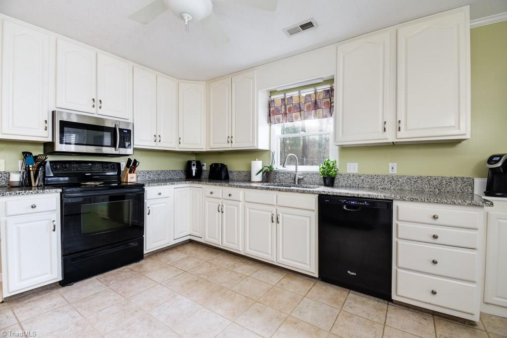 197 Epping Road Clemmons, NC 27012 - Photo 4 of 29 Gallery Image 4