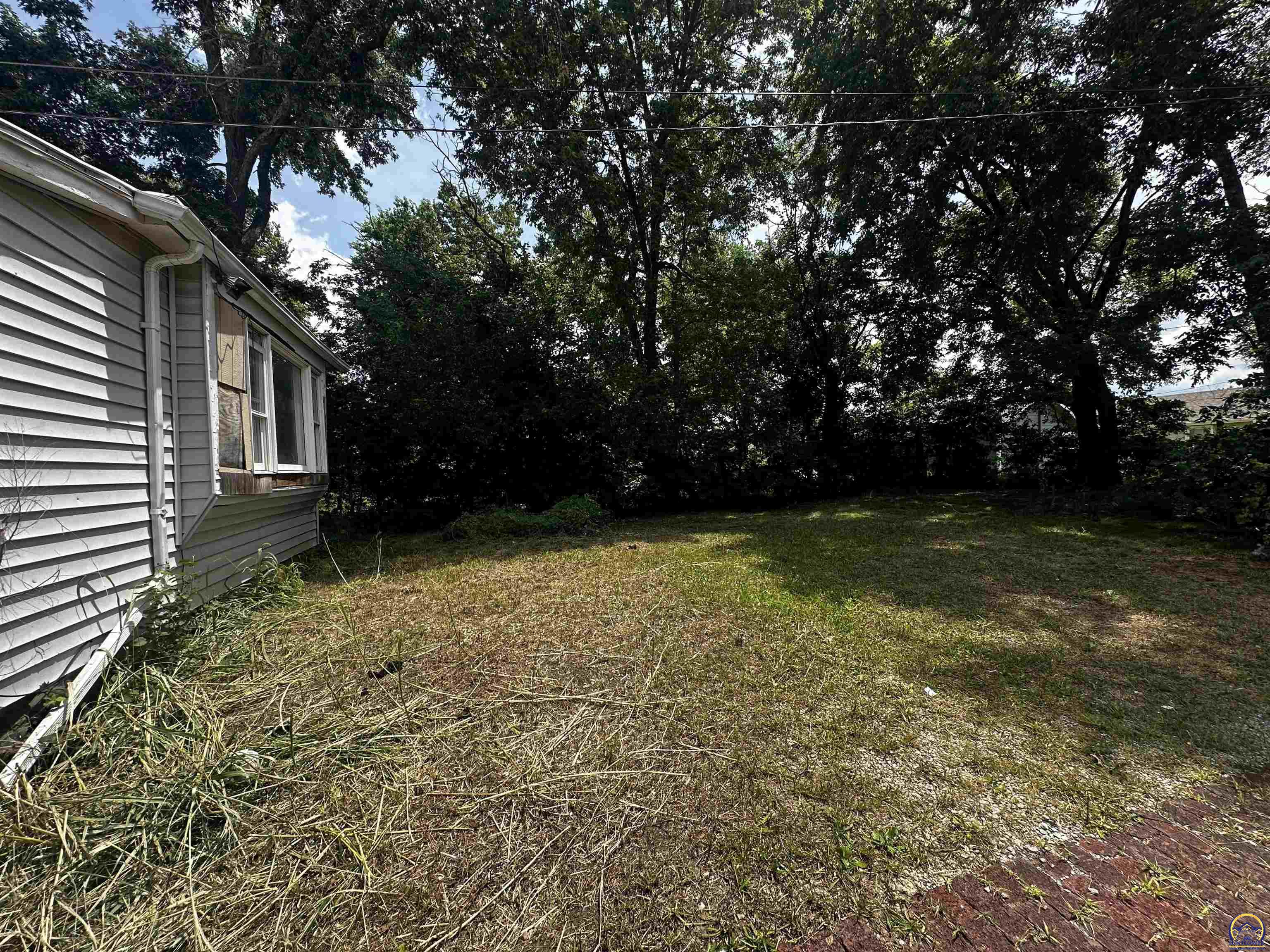 313 Southwest 13th Street Topeka, KS 66612 - Photo 6 of 23