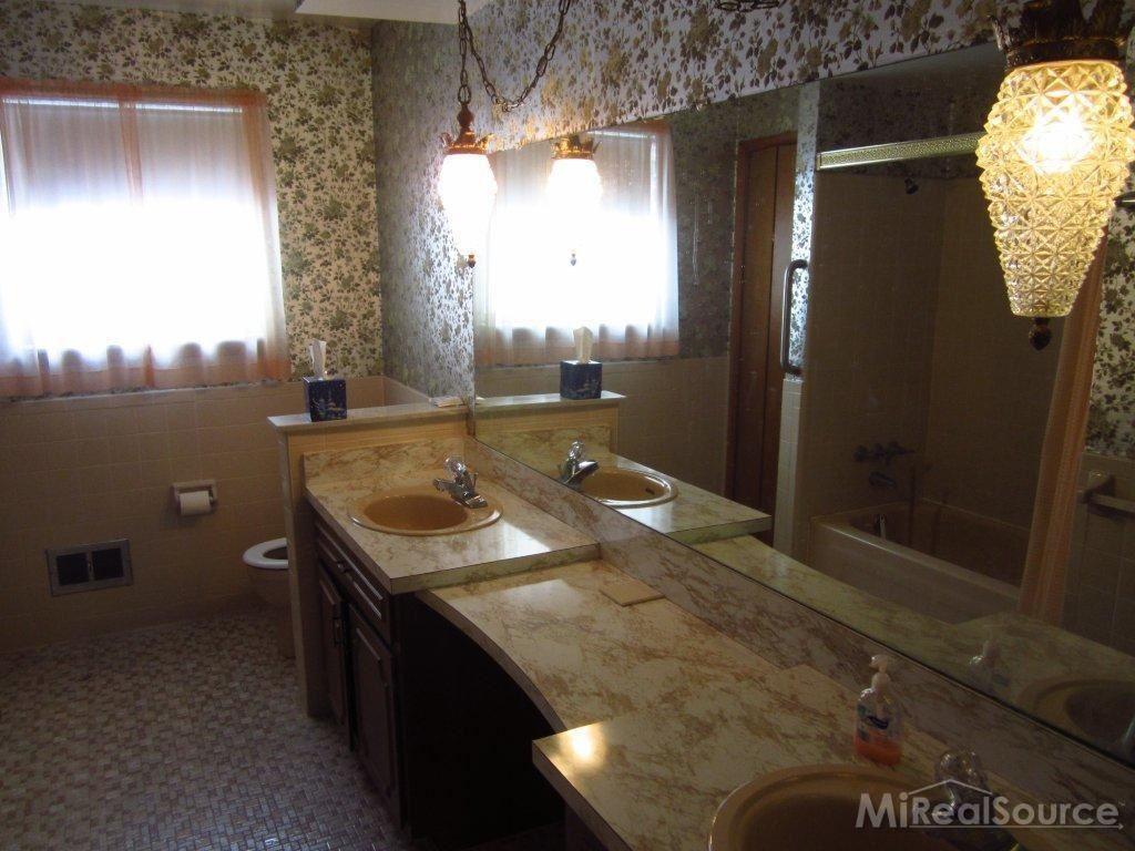 142 West Harrington Road Croswell, MI 48422 - Photo 9 of 15 31228211-8.JPG