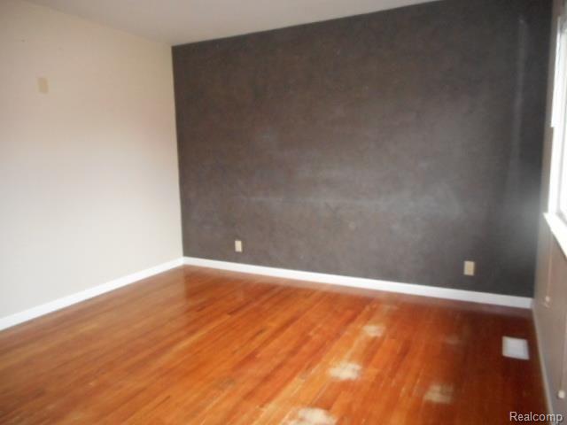 31317 Hayes Road Warren, MI 48088 - Photo 13 of 35 DSCN4816.jpg