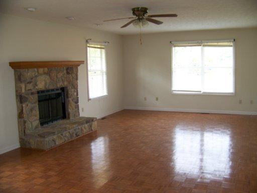 122 Cristo Road Tazewell, TN 37879 - Photo 5 of 17 LIVING ROOM