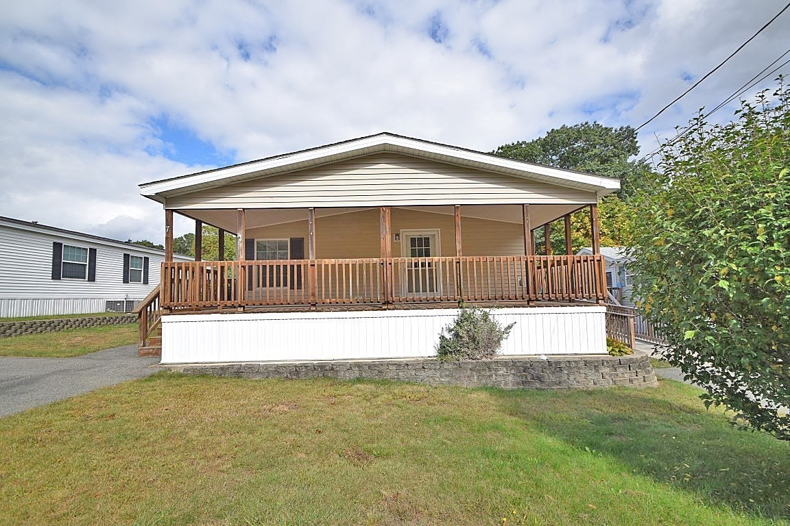 7 Medallion Road Holbrook, MA 02343 - Photo 2 of 38 Gallery Image 2