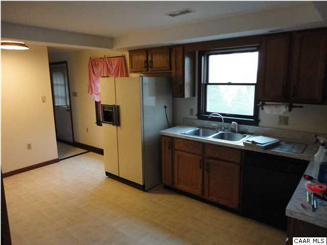 167 Jacks Shop Road Rochelle, VA 22738 - Photo 11 of 20 a kitchen with stainless steel appliances granite countertop a refrigerator and a sink
