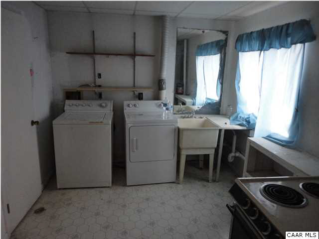 167 Jacks Shop Road Rochelle, VA 22738 - Photo 19 of 20 a utility room with dryer and washer