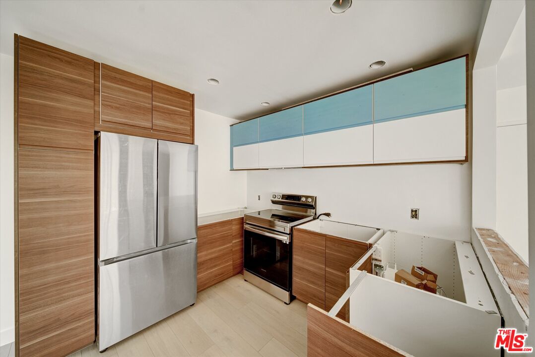 15 Spinnaker Street, Unit 101 Marina del Rey, CA 90292 - Photo 11 of 39