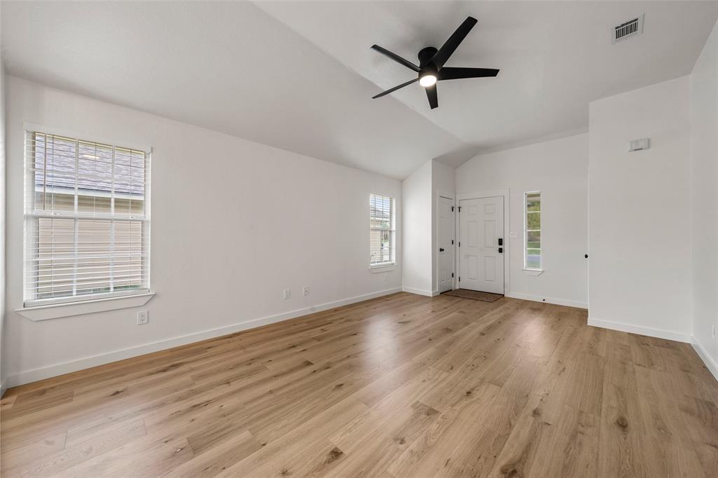 10234 Condor Loop Waco, TX 76708 - Photo 4 of 18