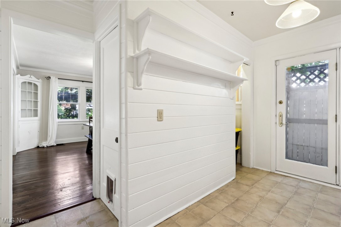 407 Columbia Road Bay Village, OH 44140 - Photo 10 of 33