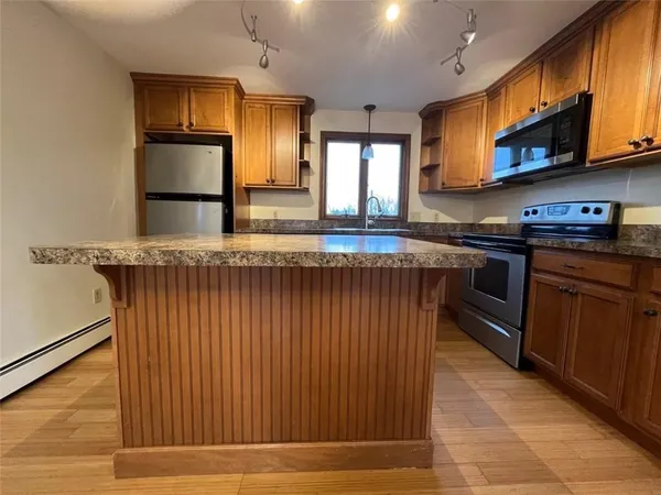 $2,500 | 3 Buttonwood Street, Unit 1, Bristol, RI 02809