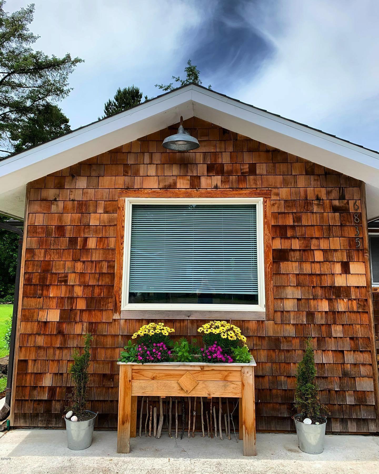 6835 Southwest Inlet Avenue Lincoln City, OR 97367 - Photo 3 of 48 Always beautiful