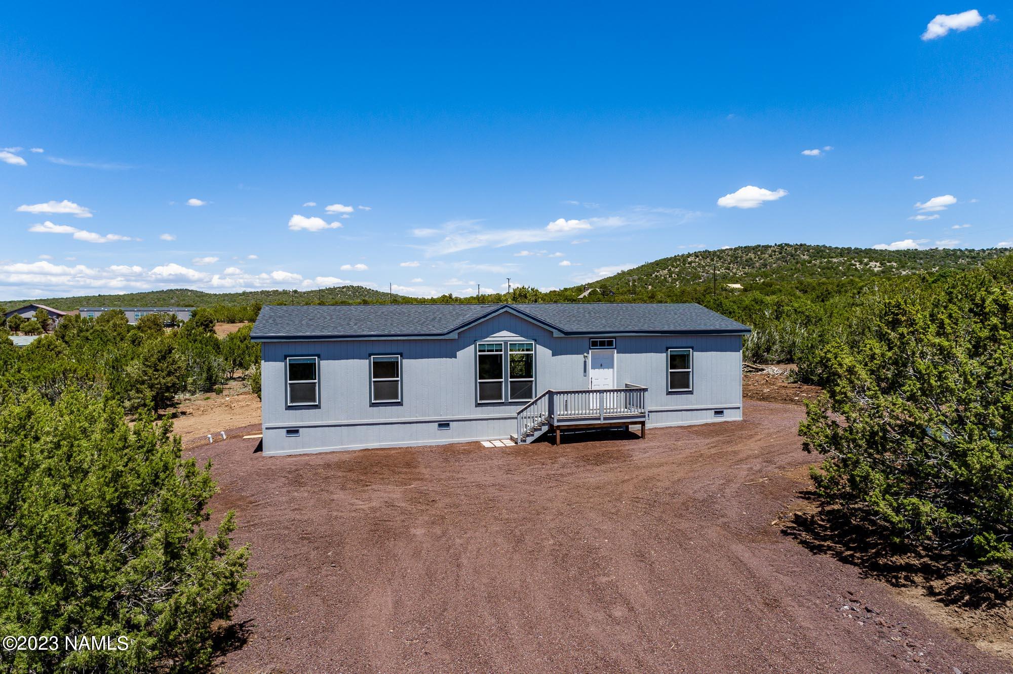 2439 East Fir Road Williams, AZ 86046 - Photo 3 of 60 2439 E Fir Williams (9 of 61)
